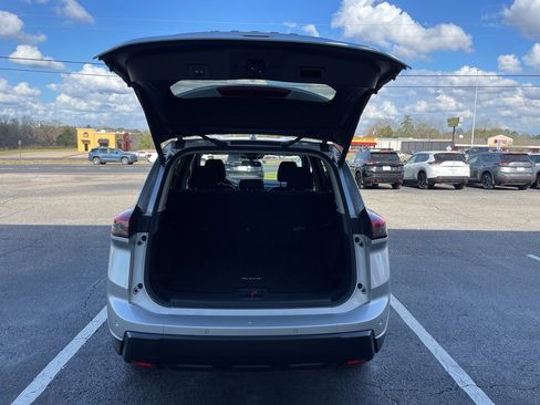Used 2025 Nissan Rogue SV image 17