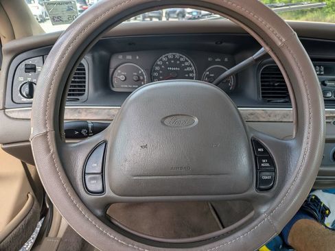 Used 1999 Ford Crown Victoria RWD image 15