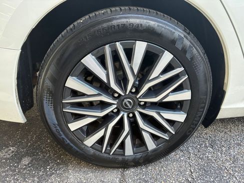 Used 2025 Nissan Altima 2.5 SV FWD image 24