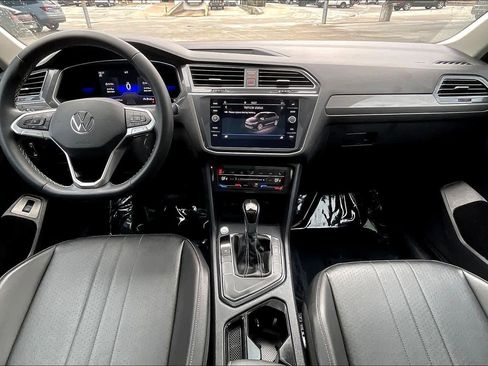 Used 2022 Volkswagen Tiguan SE image 16