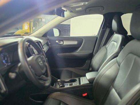 Used 2021 Volvo XC40 T5 Momentum w/ Climate Package image 17