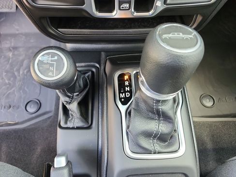 New 2025 Jeep Gladiator Sport image 23