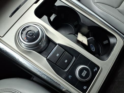 Used 2021 Ford Explorer XLT w/ Equipment Group 202A image 20