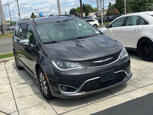 Used 2020 Chrysler Pacifica Limited w/ Advanced Safetytec Group FWD image 4