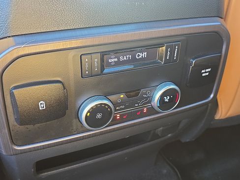 Used 2022 Ford Expedition Platinum AWD/4WD image 32