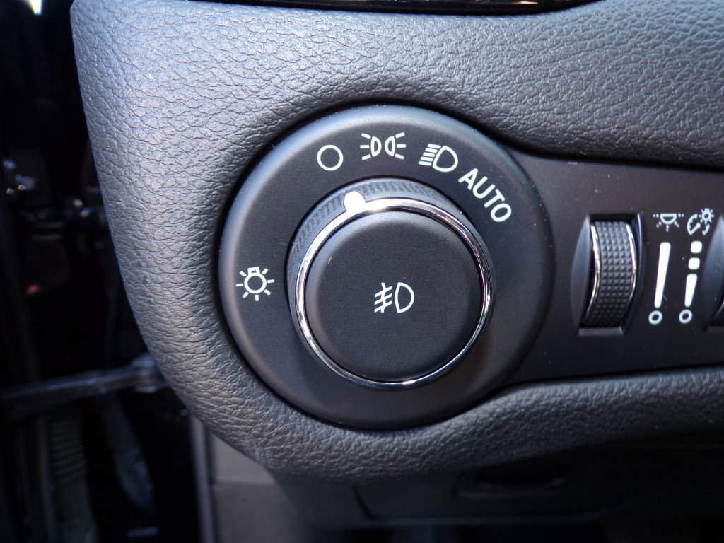 Certified 2023 Jeep Cherokee Altitude Lux AWD/4WD image 17