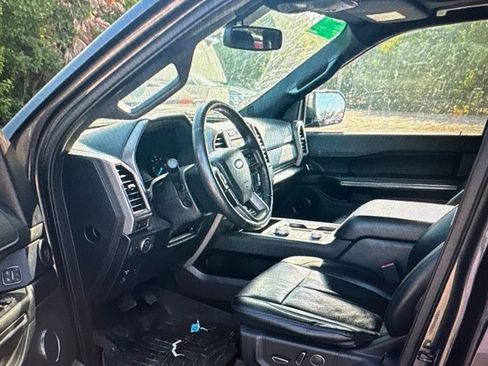Used 2019 Ford Expedition XLT w/ Equipment Group 202A AWD/4WD image 3