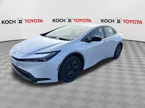 Used 2024 Toyota Prius LE image 3