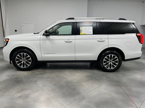 Used 2025 Ford Expedition Platinum image 4