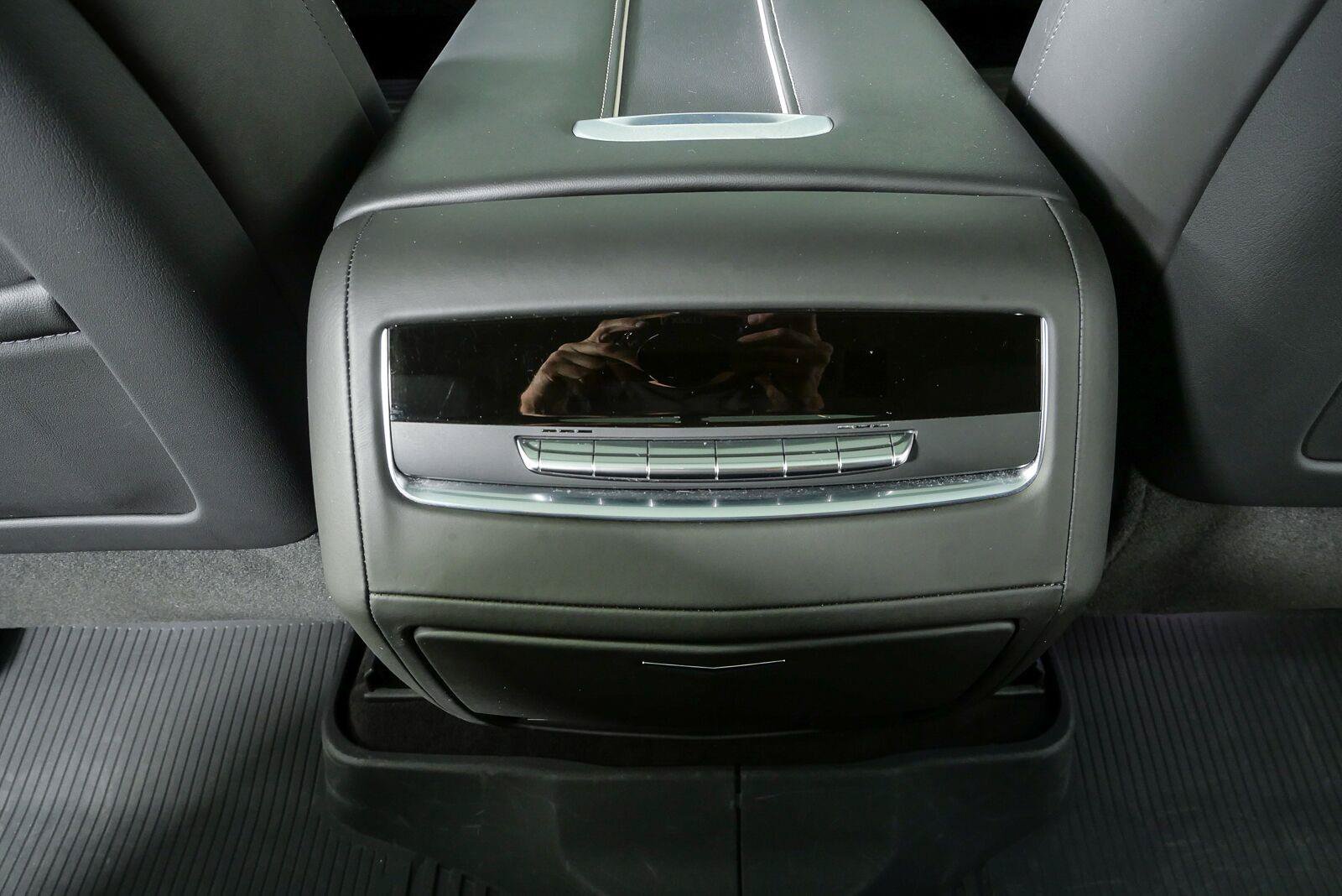 Used 2025 Cadillac Escalade Sport Platinum w/ LPO, ONYX Package AWD/4WD image 21