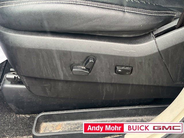 Used 2016 Chrysler Town & Country Touring w/ Driver Convenience Group FWD image 21