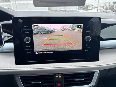 Certified 2025 Volkswagen Taos SE image 26