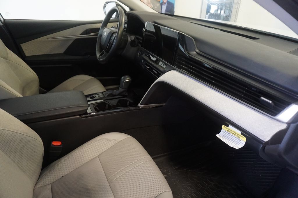 Used 2025 Toyota Camry XLE AWD/4WD image 22