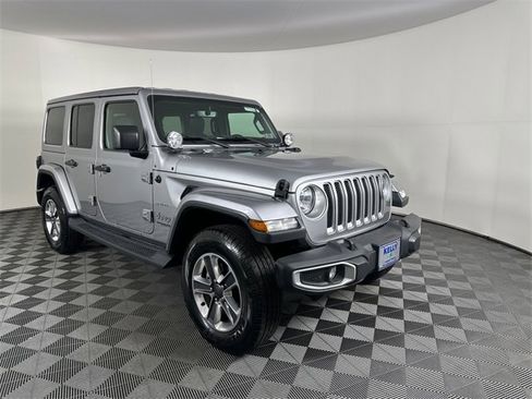 Used 2018 Jeep Wrangler Unlimited Sahara image 13
