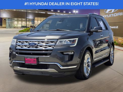 Used 2018 Ford Explorer Limited w/ Equipment Group 301A FWD image 2