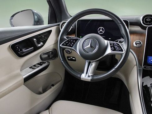 Used 2023 Mercedes-Benz GLC 300 image 18