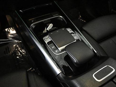 Used 2020 Mercedes-Benz GLB 250 4MATIC image 13