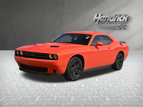Used 2023 Dodge Challenger SXT RWD image 5