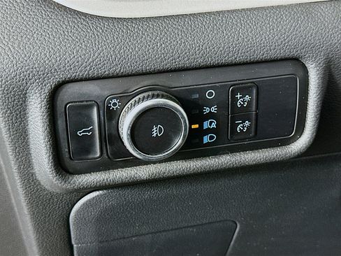 Used 2023 Ford Explorer XLT w/ Equipment Group 202A image 17