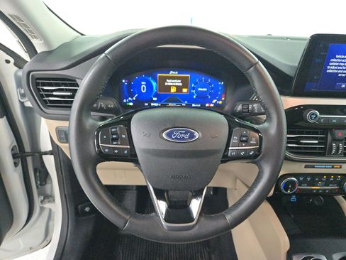 Used 2022 Ford Escape SEL w/ Technology Package image 17