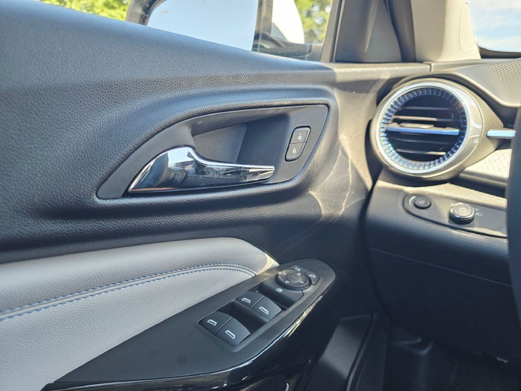 New 2026 Chevrolet Trax LT w/ Driver Confidence Package FWD image 33