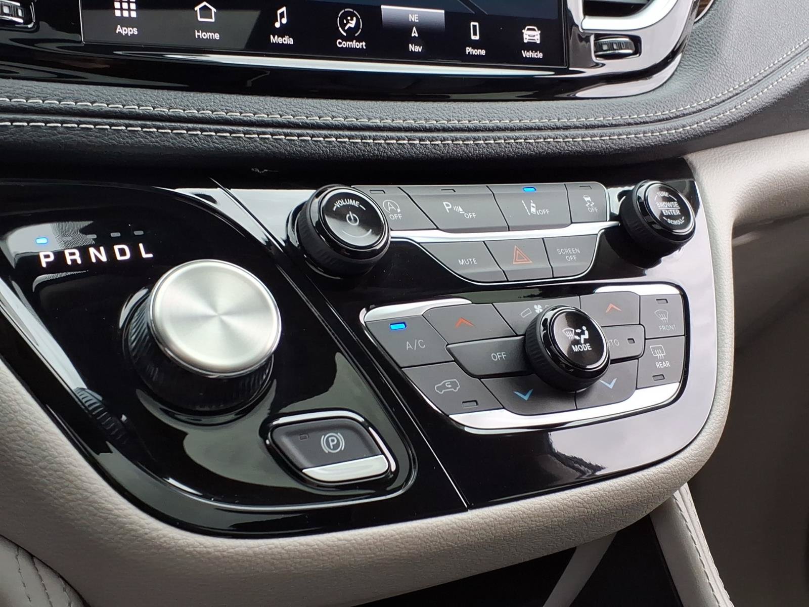 Used 2023 Chrysler Pacifica Limited FWD image 19