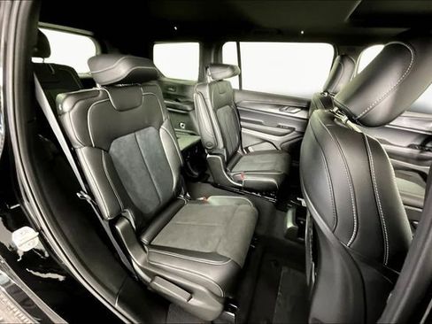 New 2025 Jeep Grand Cherokee L Altitude image 10