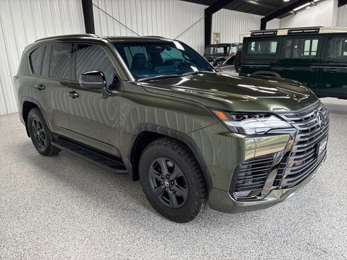 Used 2025 Lexus LX 700h Overtrail w/ Accessory Package (Z1) AWD/4WD image 4