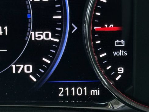 Used 2021 GMC Acadia SLT w/ Technology Package FWD image 16