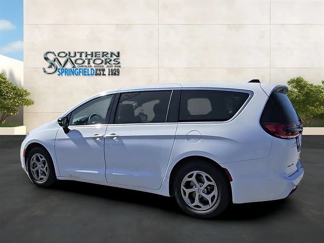 Used 2024 Chrysler Pacifica Limited FWD image 30