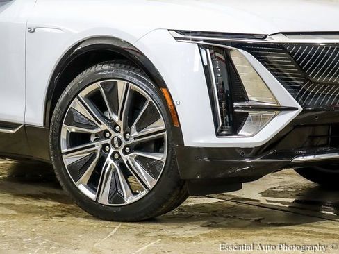 New 2026 Cadillac Lyriq Signature Luxury image 3