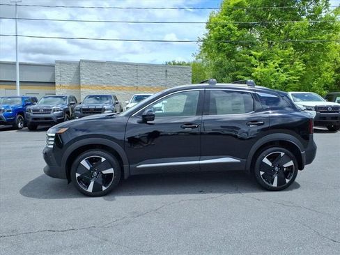 New 2026 Nissan Kicks SR w/ Cold Weather Package FWD image 2