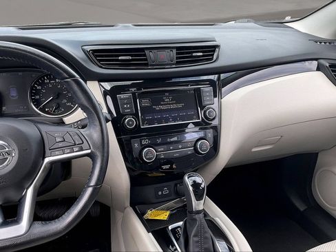Used 2020 Nissan Rogue Sport SV w/ All-Weather Package AWD/4WD image 9