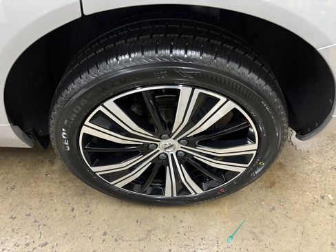 Certified 2023 Volvo XC60 B5 Plus w/ Climate Package image 34