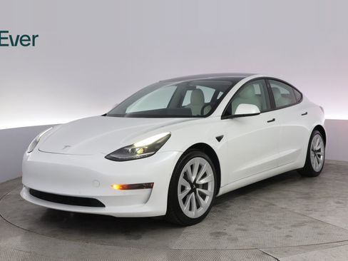 Used 2022 Tesla Model 3 RWD image 2