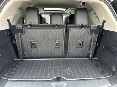 Used 2024 Nissan Pathfinder Platinum image 33