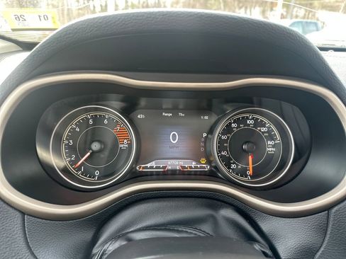 Used 2016 Jeep Cherokee Limited w/ Luxury Group image 13