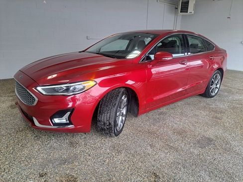 Used 2020 Ford Fusion Titanium image 2