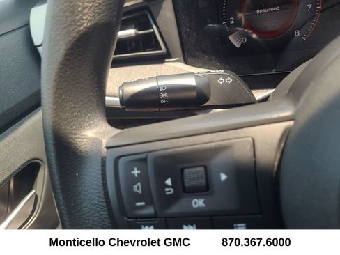 Used 2025 Nissan Kicks SV AWD/4WD image 17