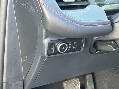 Used 2025 Ford Explorer ST-Line image 31