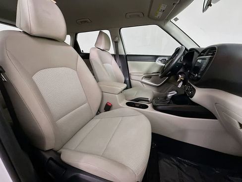 Used 2023 Kia Soul LX image 14