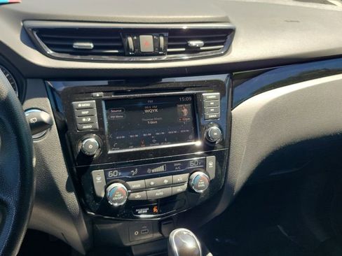 Used 2022 Nissan Rogue Sport SL FWD image 14
