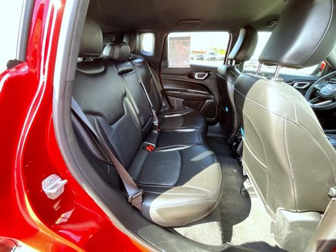 Certified 2023 Jeep Compass Limited image 18