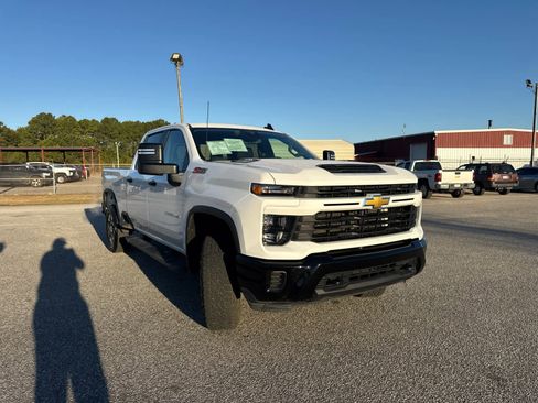 Used 2024 Chevrolet Silverado 2500 Custom w/ Z71 Off-Road Package image 9