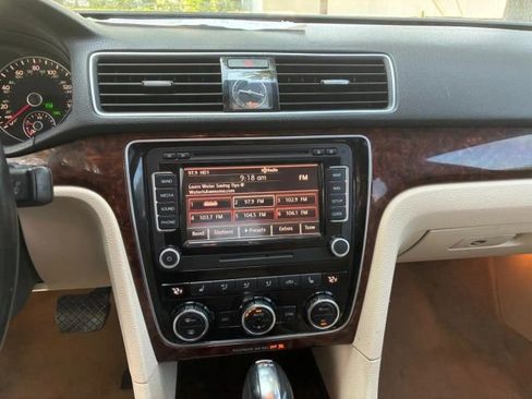 Used 2012 Volkswagen Passat TDI SEL Premium image 9