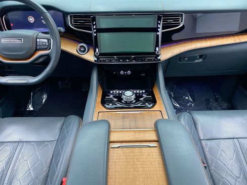 Used 2023 Jeep Grand Wagoneer Series III AWD/4WD image 21