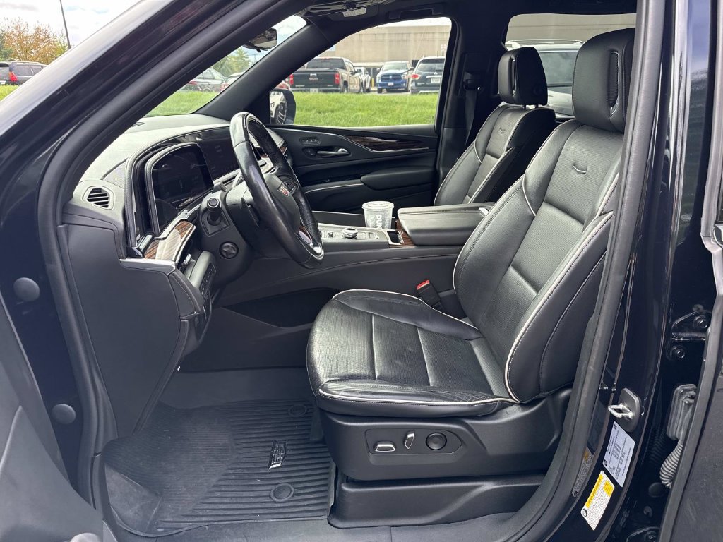 Used 2022 Cadillac Escalade Premium Luxury w/ Performance Package AWD/4WD image 6