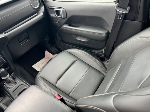 Used 2022 Jeep Wrangler Unlimited Sahara image 13