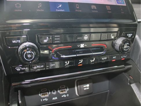 New 2025 Jeep Grand Cherokee Limited w/ Black Appearance Package image 20