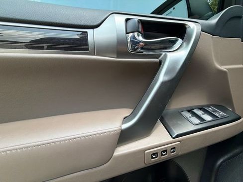 Used 2022 Lexus GX 460 Luxury w/ Sport Design Package AWD/4WD image 28
